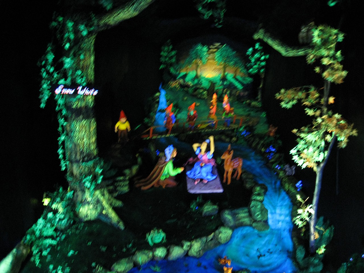 Vacation 2007-12 - Rock City 0346.jpg - Rock City outside of Chattanooga Tennessee has been a tourist attraction since 1932. I remembered seeing barn roofs painted with "See Rock City" and wanted to pay a visit to its home on Lookout Mountain. Christmas Vacation 2007-08.